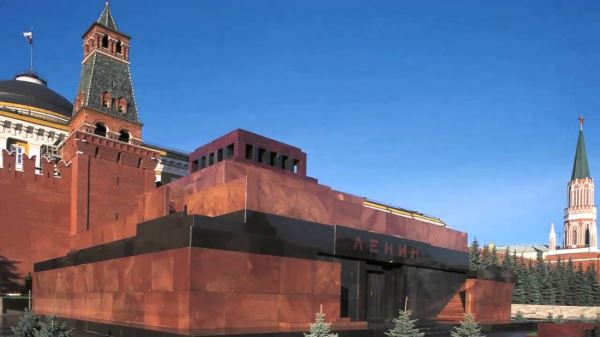 Мавзолей Ленина закрыт из-за коронавируса